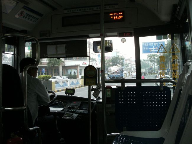 乗ったバス停が始発らしく 今度は余裕で座れる。<br /><br />すると程なくして睡魔が...<br /><br />Ｚｚｚ...