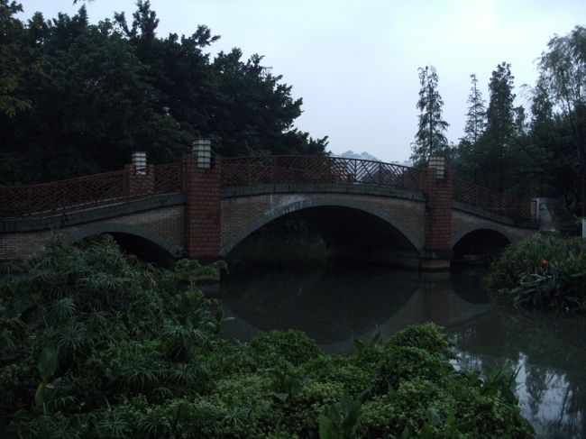 このあと予定してたフットマッサージは足首の捻挫により出来なくなった...<br /><br />とりあえず 文塔の向かいにある ショッピングセンター 天佑城に行ってみる。