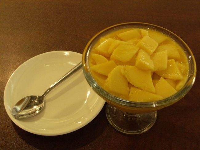 来たー　食うぞー<br /><br />おおおー　美味えー　　この店当り！<br /><br />芒果がでかくて美味くてベースのマンゴーピューレも激ウマ。<br /><br />これマジで今まで食った芒果系デザートの中でもトップクラスだよ。