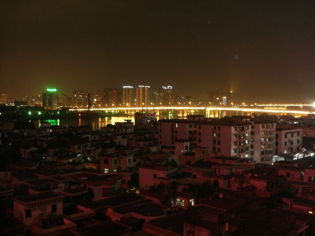 こんな目に遭うなら昼めしの時に会った野郎と７ＣＬＵＢに行った方が良かったかもな...<br /><br />いや やっぱ２５０元はありえん。<br /><br />なんかモヤモヤした気分の中 ２日目の夜は更けていく...<br /><br /><br /><br /><br />ＮＥＸＴ旅行記 「樹生橋はその名のとおり生きていた」 へつづく