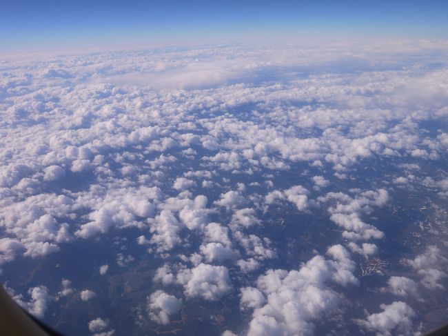 離陸は定刻通り。