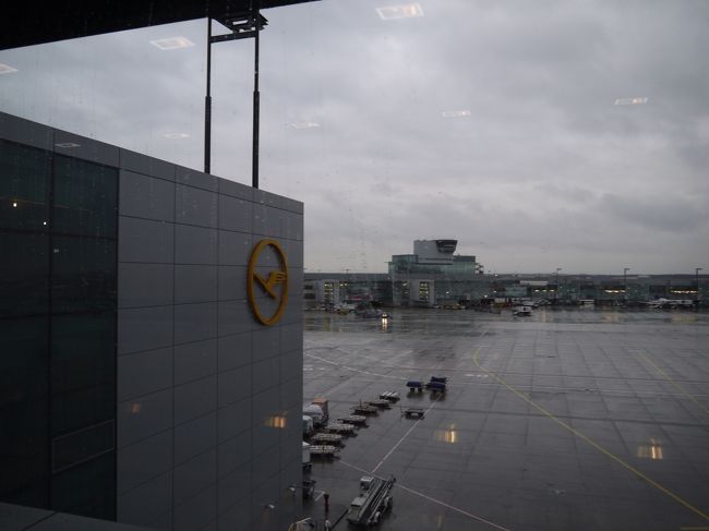 フランクフルトはあいにくの天気。<br /><br />次はリスボンまでの旅行記↓<br />http://4travel.jp/travelogue/10843410