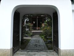 今日最初は天龍寺に向かう。敷地内の慈済院。来福門は独特な面持ち。名前もいいよね。