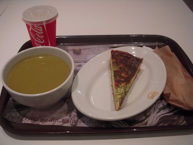 今日はクリームスープを食べました。<br />クレープは…だったのでキッシュを選択。<br />3度目ともなると注文の仕方もばっちり。