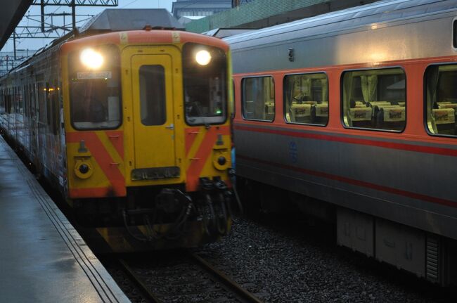 　平渓線菁桐行きがやってきました。<br /><br />　瑞芳駅7:24　→　菁桐駅8:08