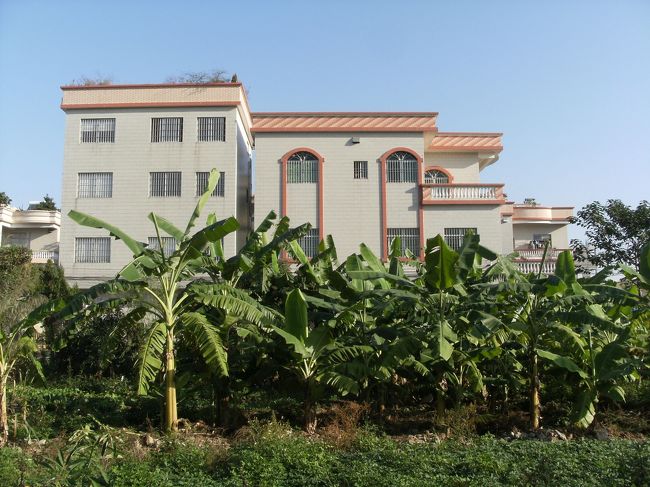 それでいて３分ほど歩くと この変わり様。<br /><br />格差って怖いよ。