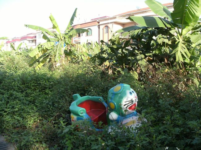 この歪んだ世界...<br /><br />なんとかしてよ〜　ドラえもーん （笑）