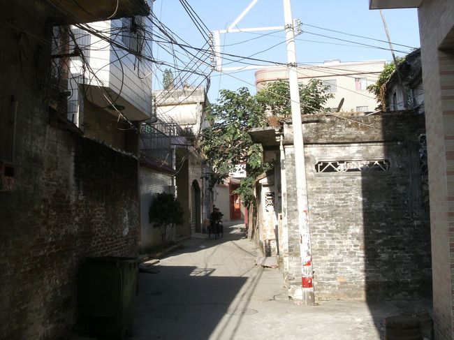 地さんに地図を見せ ここから国道１０５号線 （広珠公路） まで歩いてどれくらいかかるか聞くと ゆっくり歩いて３０分だと言う。<br /><br />「じゃ行くね、楽しかったよ！ 皆さん お体に気を付けて、何事も順調でありますように！」<br /><br />再見！<br /><br />おばさんたちに温かく見送られ 樹生橋をあとにする。