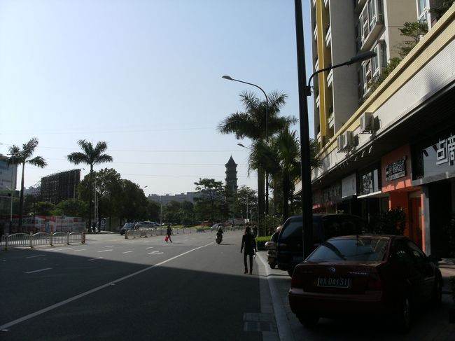 午前１０：１６． 康富花園のバス停で下車。<br /><br />昨日暗がりでしか観ることの出来なかった桂洲文塔を再度訪れる。