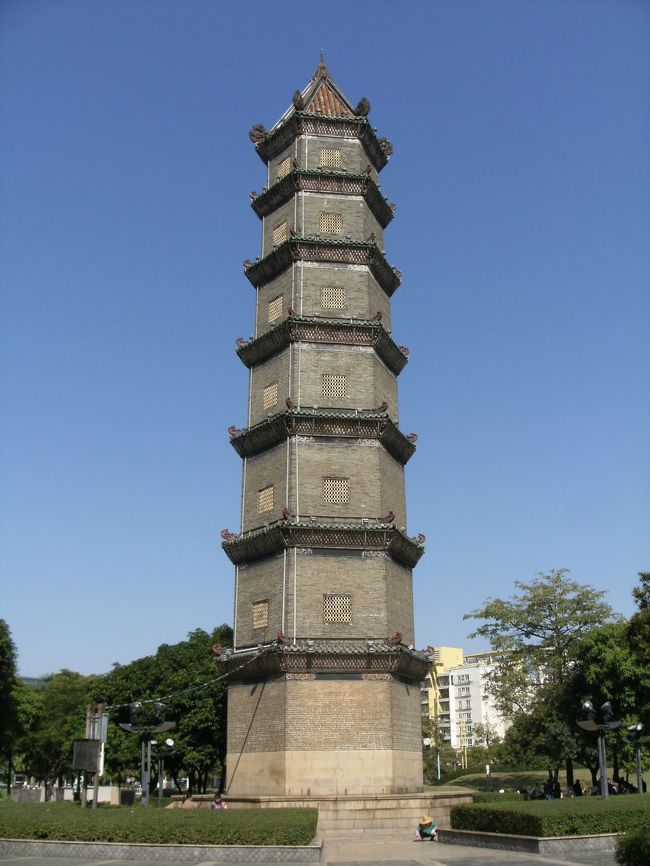 いいね〜<br /><br />塔好きには たまらんフォルム。<br /><br />天気も最高だよ！