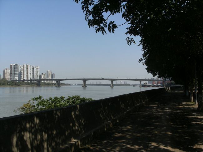 容桂水道と呼ばれる大きな川の畔へとやって来た。