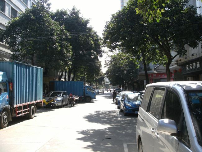 ぼちぼち めしにするか...<br /><br />楽善北路で適当な店を探す。