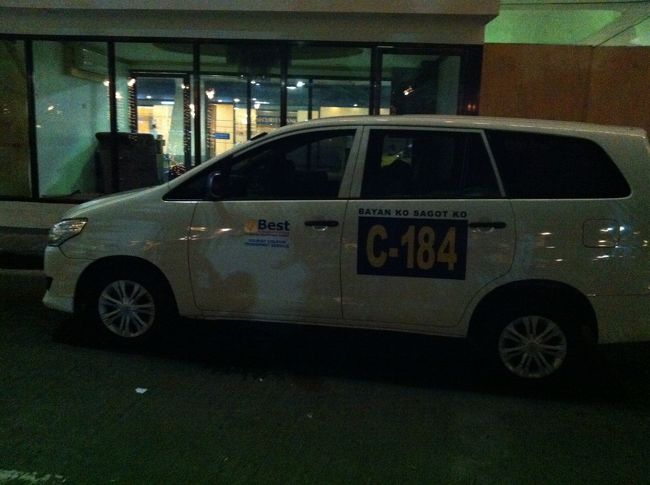 日付が変わり、マニラ国際空港に着きました。まだまだこれからです。次は、タクシーでドメスティックヘ。