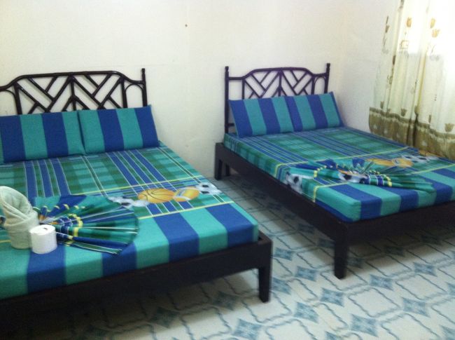 ホテルです。ネットで一番安いホテルを予約したのですが、ベットと扇風機しかありませんでした。やはり値段相応です。