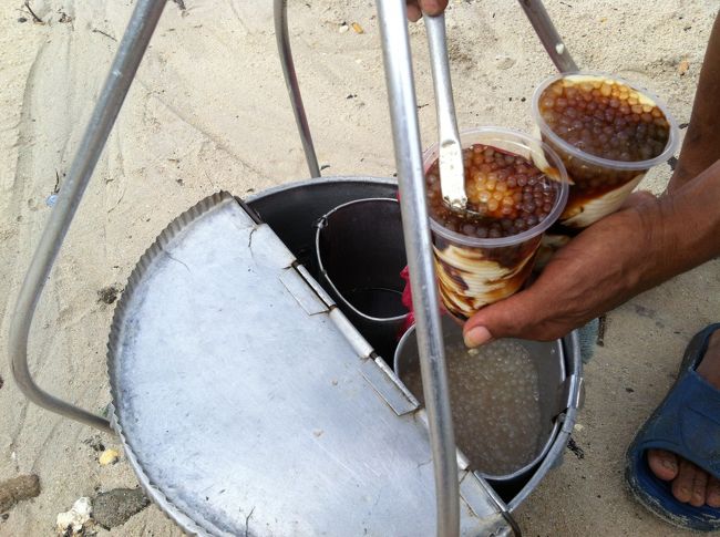 タホーという、フィリピンの屋台スイーツです。こういうのが、私は大好き。２０ペソ約５０円です。