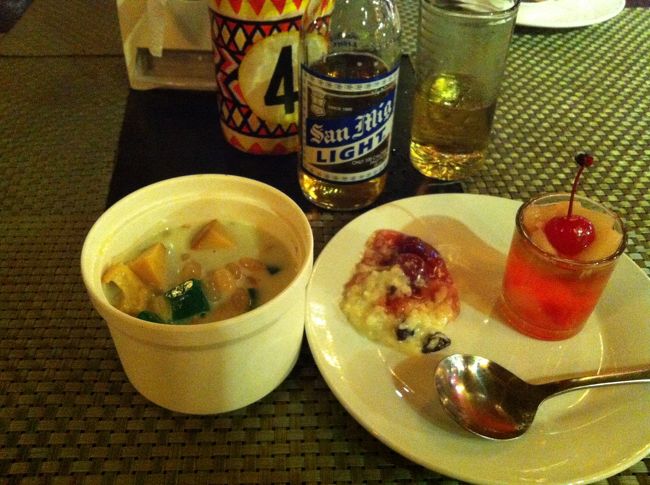 左は、ハロハロです。これを食べにフィリピンに来たようなもので、うれしいひと時。