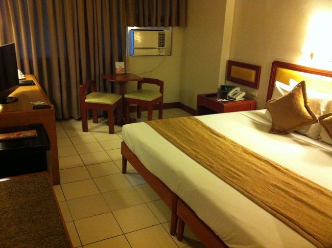 ホテルです。エルミタ・マラテ地区。ボラカイ島から一転、かなり豪華。と言っても中級ホテルです。でもすばらしい。