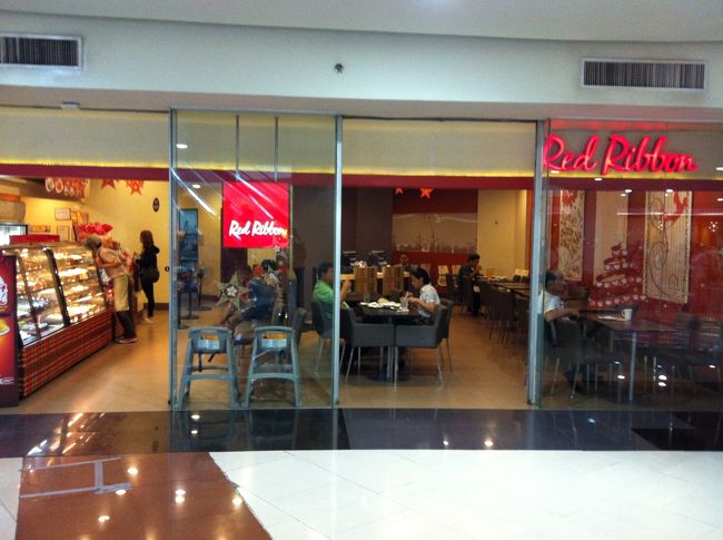 お土産を買いに、レッドリボンへ