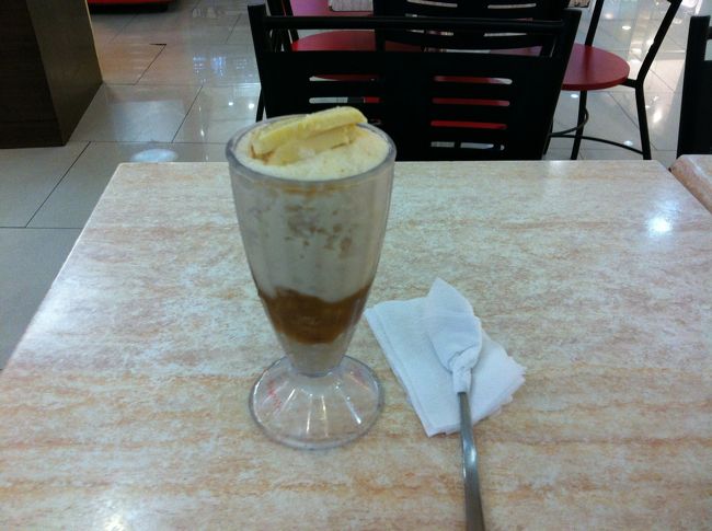 来店していた人の約半分が、このハロハロを注文していました。おいしい。