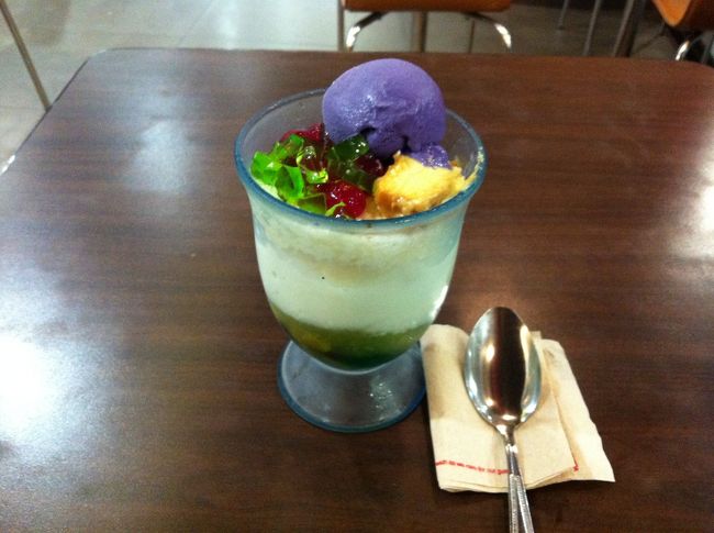 紫芋やプリン、カンテン、バナナなどなど豊富です。しっかり混ぜて食べました。