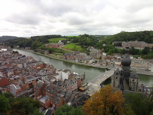 シタデル（城砦）に上る。<br />高さ１００ｍの絶壁で、４０８段の石段を上った。すぐに息が切れ、ロープウェイにすれば良かったと後悔。。