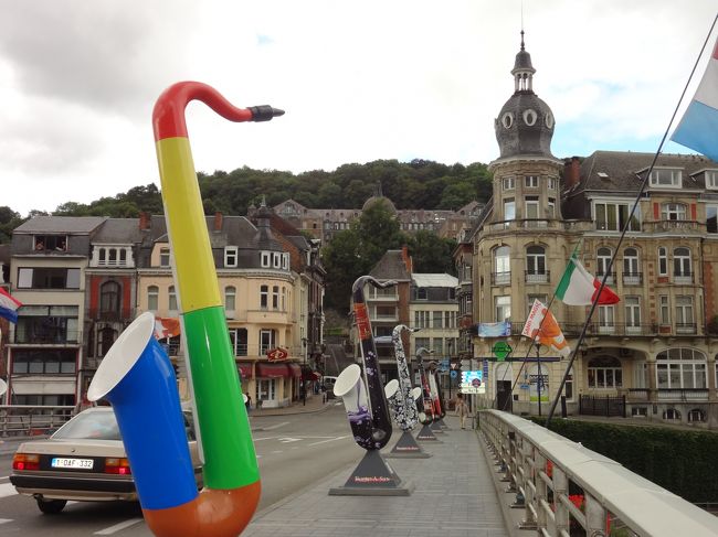 ディナンはサックスの発明者「アドルフ・サックス」で有名。