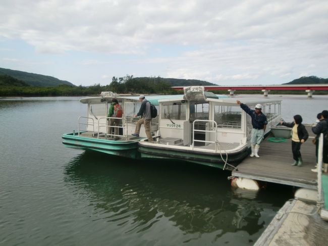 船で川をのぼっていきます。