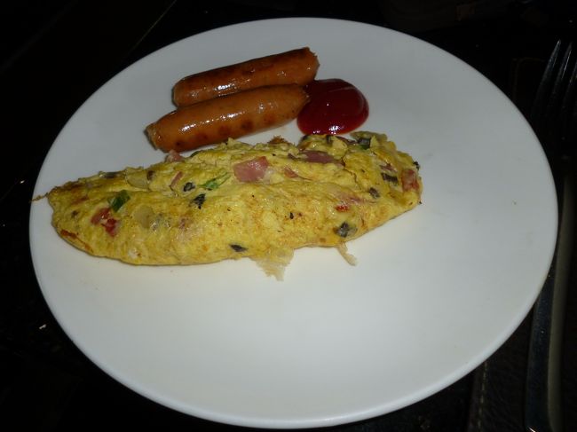 朝食はホテルのビュッフェです。<br />何かアンバランスな配置。。。これ以外にドーナツとかパンケーキ・ワッフル等ありました。<br />そっちの写真はなぜかなくて…