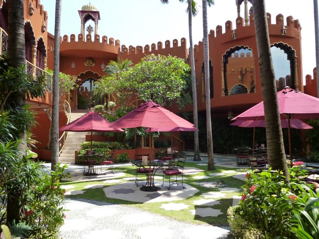 そしてお庭。<br />高級感はありますね。