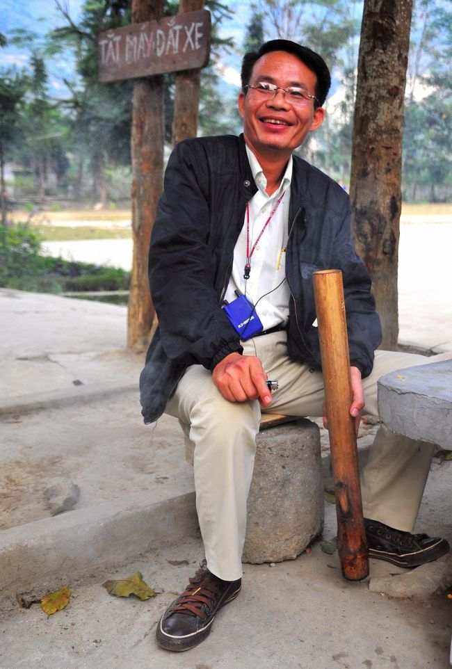 店先など、どこにでも置いてある水タバコの器具。<br /><br />５００円位だそうです。<br />