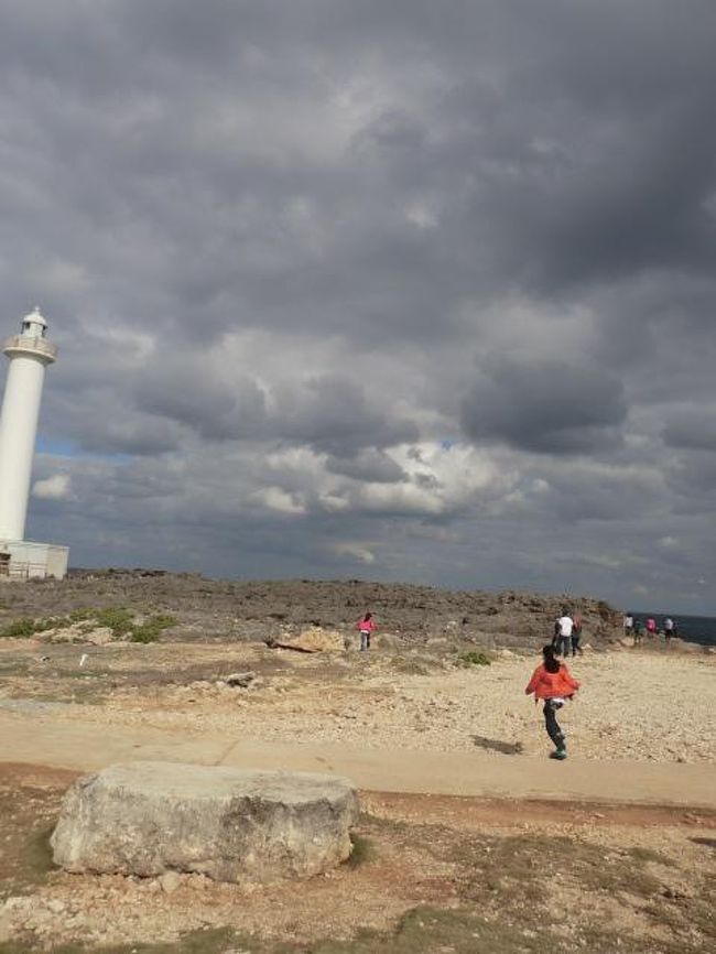 この日はパパにお任せドライブ。残波岬〜むら咲き村〜恩納ホテル散策〜なかまそばへ。