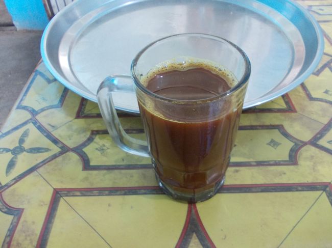 何かの豆のジュース。これがまた表現できないすごい味だった。<br />眉間にシワを寄せないように頑張って５口は飲んだ。