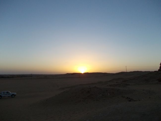 地平線に沈みだす時は早い太陽。