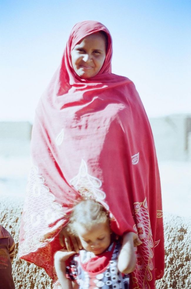 写真撮影会をしていたら、お隣さんも撮って欲しいとやって来た。<br />子供はあんまり興味なさそうだったけど^^;