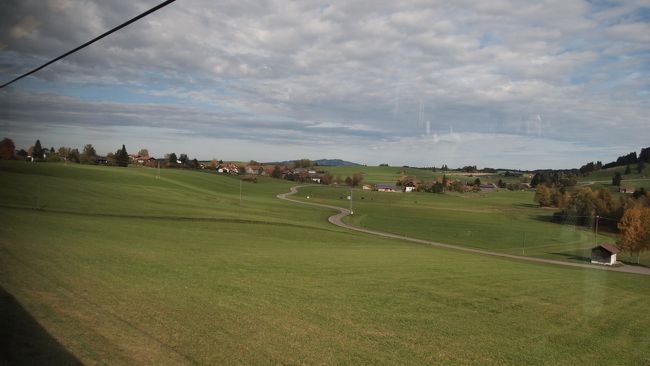 バスに乗ってフュッセンに戻ります。<br /><br />フュッセン→ミュンヘンはバイエルンチケットを利用。<br />私が駅でチケットを買っている間に、<br />旦那さんにホテルの荷物をピックアップして来てもらいました。