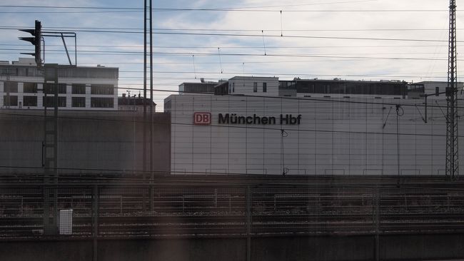 フュッセンからミュンヘンまでは直通列車。<br />3時間くらいだったような気が…。