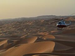 【QASR AL SARAB（カスール・アル・サラブ・デザート・リゾート）ホテル前の砂漠】

おおっ....迫ってきました。迫ってきました....。