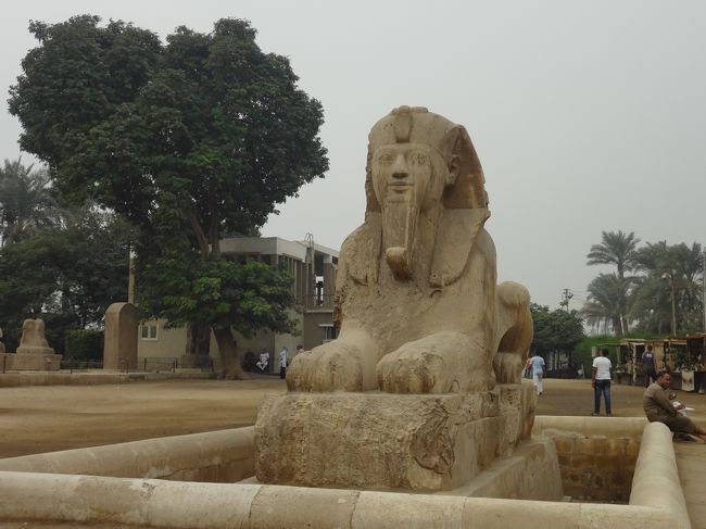 アラベスク製のスフィンクス。全長8ｍ、高さ4、25ｍ、重さは約80トン。