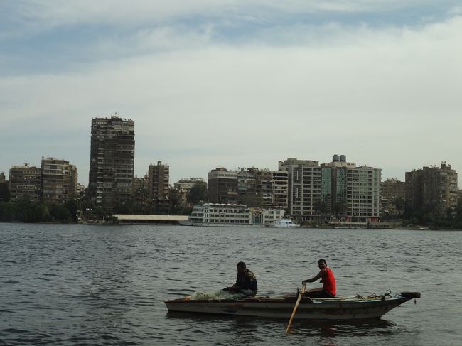 川沿いにあるレストランで昼食をとり、3泊4日の充実したツアーは終了。<br />チューリッヒ経由で帰路につく。<br />添乗員さん、ガイドのさぶちゃんには大変お世話になり実りある旅でした。