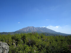 まずは、烏島展望所。
ここはもともと桜島とは別の島だったのですが、噴火によってつながったという場所。