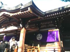 武蔵野八幡宮です。吉祥寺駅から近いこともあり、初詣の長い行列ができていました。七福神めぐりは、行列の右側を進みます。http://www.tokyo-jinjacho.or.jp/syoukai/26_kitatama/26140.html