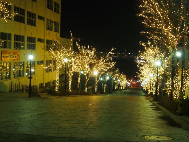 これは八幡坂ですね。これがいわゆる「チャーミーグリーンの坂」だっだっけ？