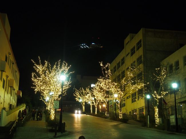 八幡坂を下ってきました。<br />今日の元町は終了〜！<br />これから赤レンガ倉庫に向かいます。