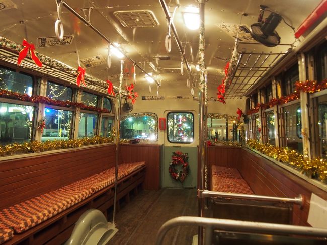 赤レンガ倉庫からホテルに戻る途中、こんなかわいい内装のバスに出会い、駅まで１００円で帰れるというので思わず乗っちゃいました。<br />（赤レンガ倉庫から市電の駅、ちょっと離れてるし・・・）