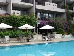 プールサイド

小浜島でもそうだったけど、
プールは小さいね
すぐそばに海あるからね☆