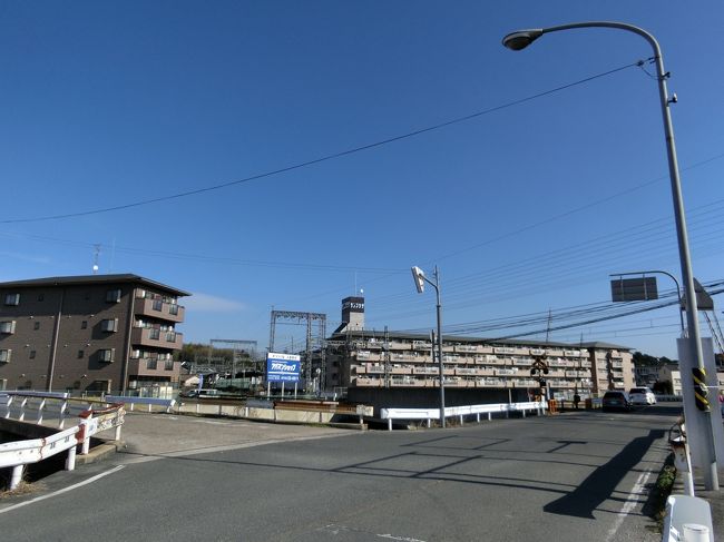 近鉄の平城駅を下車。<br /><br />マンションくらいしか無い。