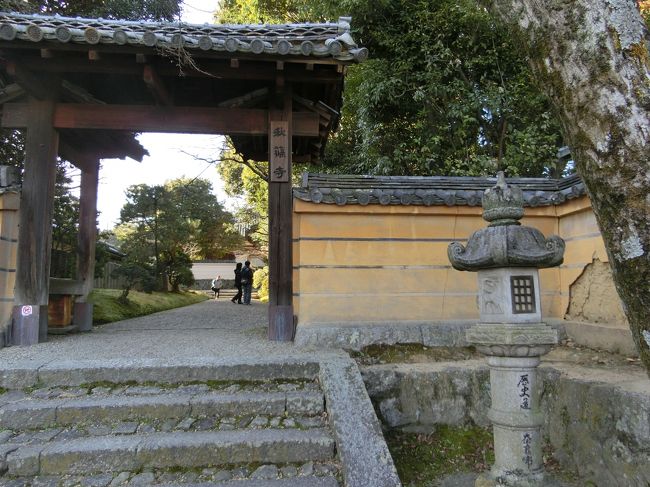 駐車場に近いほうから。