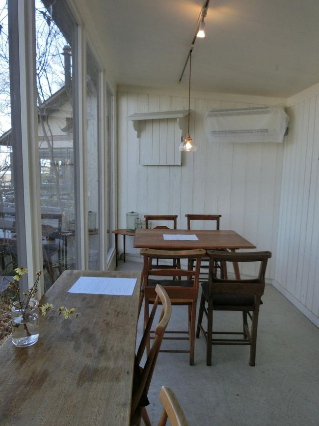 だれもいないこちらのカフェへ。