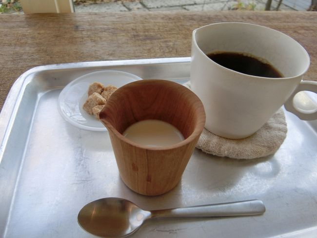 カフェをオーダー。<br /><br />途中で母娘連れが入ってくるまでは、誰にも邪魔されないひとときを楽しみました。