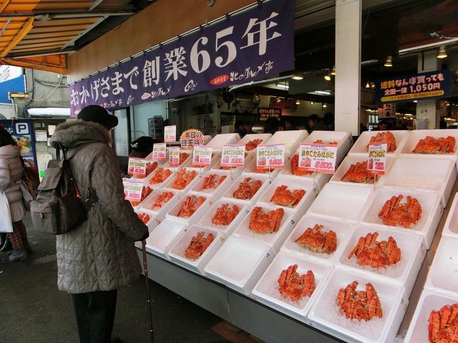 場外市場に到着！<br /><br />カニを売るお店がたくさん！<br />関東の方では目にしない光景なので、見てるだけで楽しい♪